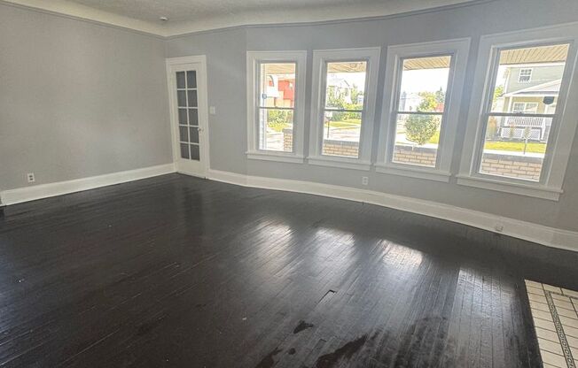 Shaker Heights 3 Bedroom Down