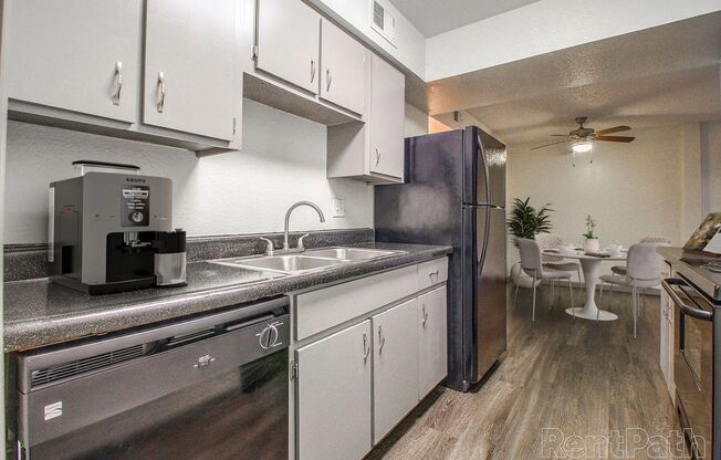 2 beds, 2 baths, 950 sqft, $999, Unit 218