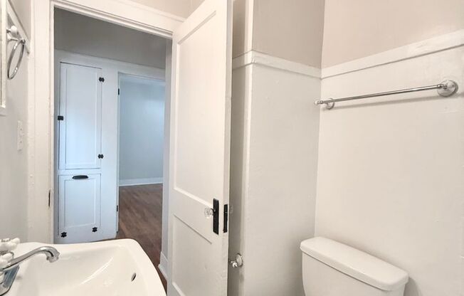 2 beds, 1 bath, $1,195, Unit B3601