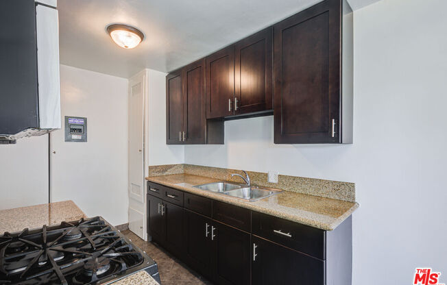8976 CADILLAC AVE