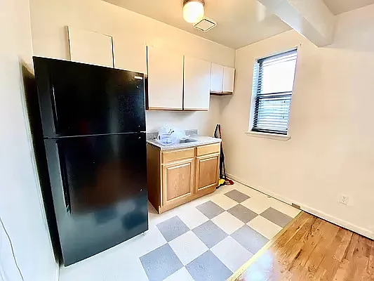223 9th St