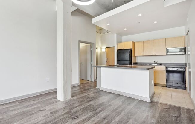 2 beds, 2 baths, 1,096 sqft, $1,800, Unit 203