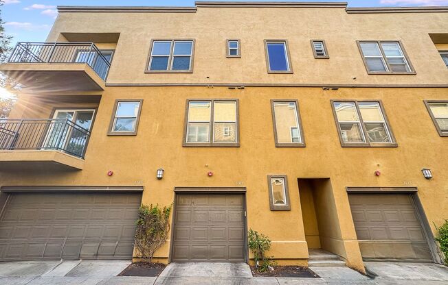 Beautiful 3 Bd/2Ba Spacious Home in Fullerton w/AC and Ample Community Amenities!