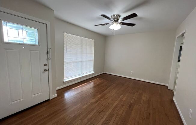 Adorable and Spacious 3/1.5/1 Home in Lake Jackson,