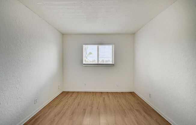 3 beds, 1.5 baths, 957 sqft, $2,099, Unit 2805-202