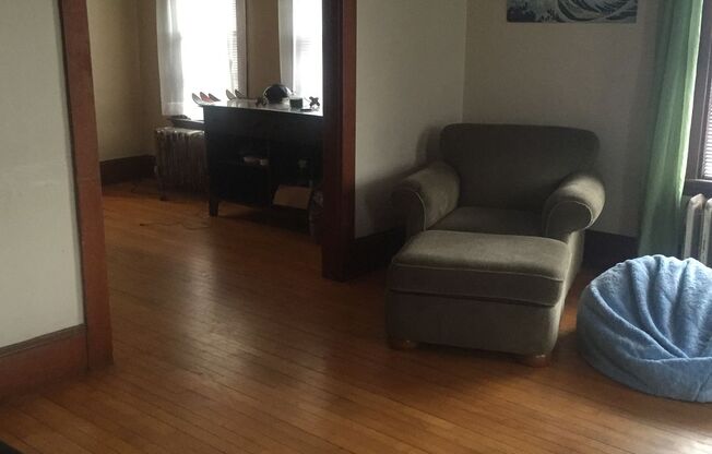 4 beds, 1 bath, $2,650, Unit 2