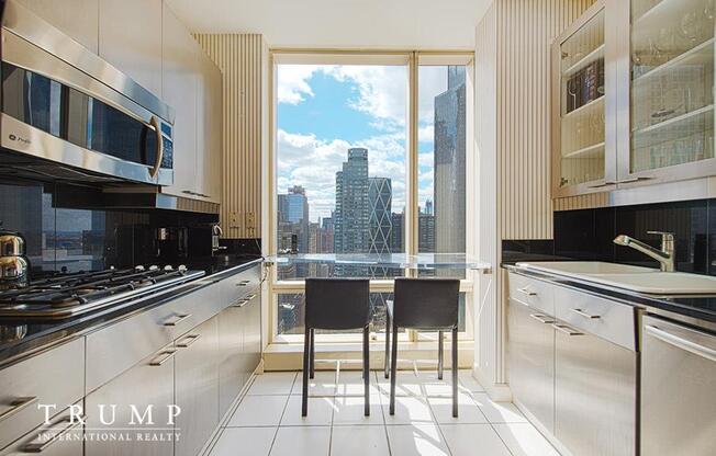 3 beds, 3.5 baths, 2,165 sqft, $19,250, Unit 41-D