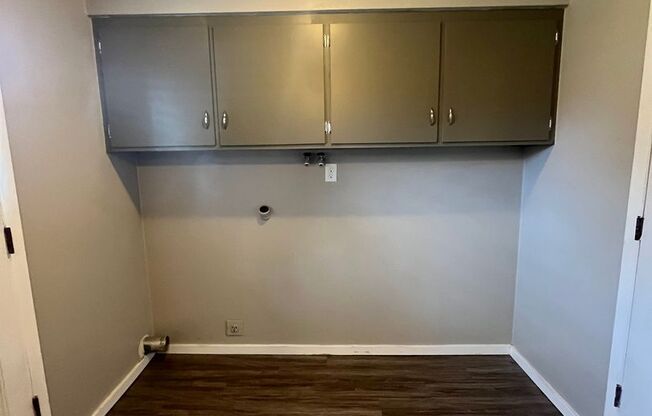 2 beds, 1 bath, 802 sqft, $1,695, Unit 680 Sweet Gum