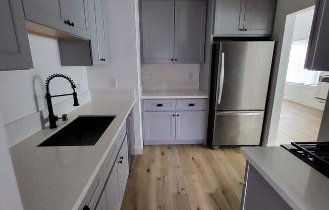 2 beds, 1 bath, $3,095