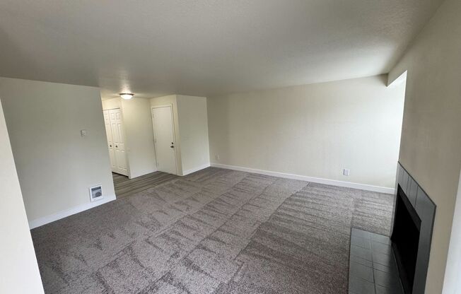 2 beds, 1 bath, 902 sqft, $2,075, Unit H201