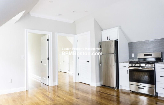 3 beds, 1 bath, 1,100 sqft, $3,300, Unit 3