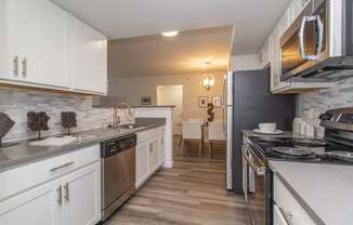 Fully Furnished Kitchen at Ivy Hills Living Spaces, Ohio