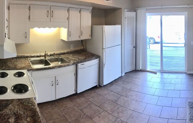 2 Bedroom 1.5 Bath Duplex near Dan Mills in Inglewood  $1450/mo