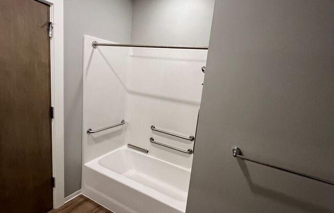 1 bed, 1 bath, 665 sqft, $1,325, Unit 1323