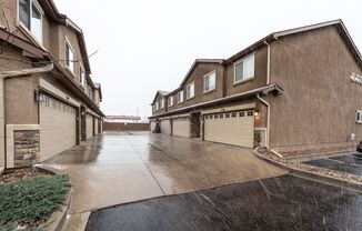 Centrally Located End Unit 3 Bed Townhome in D20
