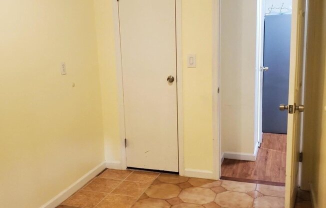 2 beds, 1 bath, $2,200