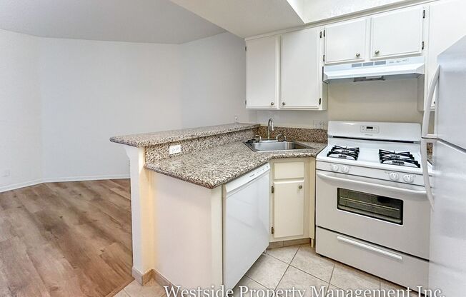 Studio, 1 bath, 350 sqft, $1,905, Unit 404