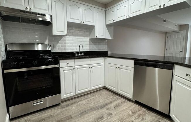 2 beds, 1 bath, 680 sqft, $2,550, Unit 21-34