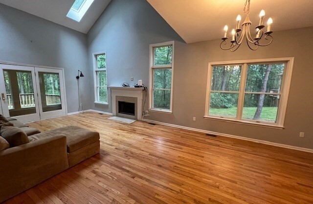 8 STONEGATE LN