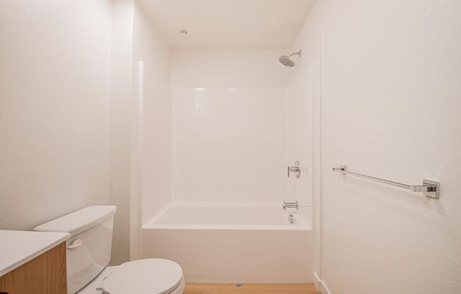 2 beds, 2 baths, 724 sqft, $3,630, Unit 204