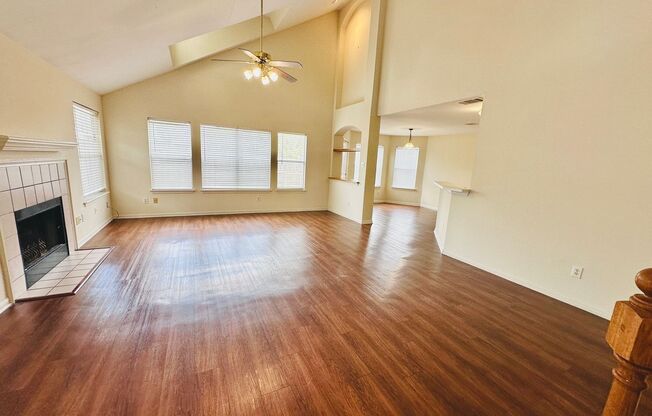 Spacious 3 Bedroom, Huge shade trees!