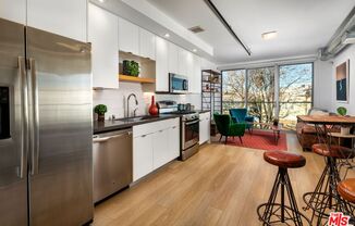 Studio, 1 bath, 933 sqft, $2,713, Unit 130