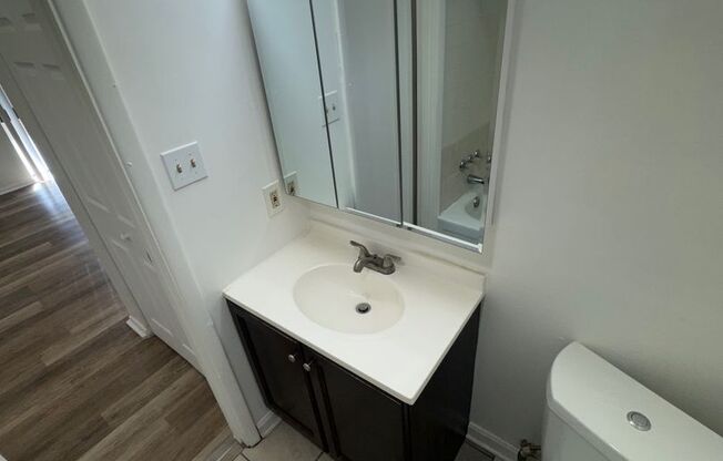 Studio, 1 bath, 550 sqft, $600, Unit 100