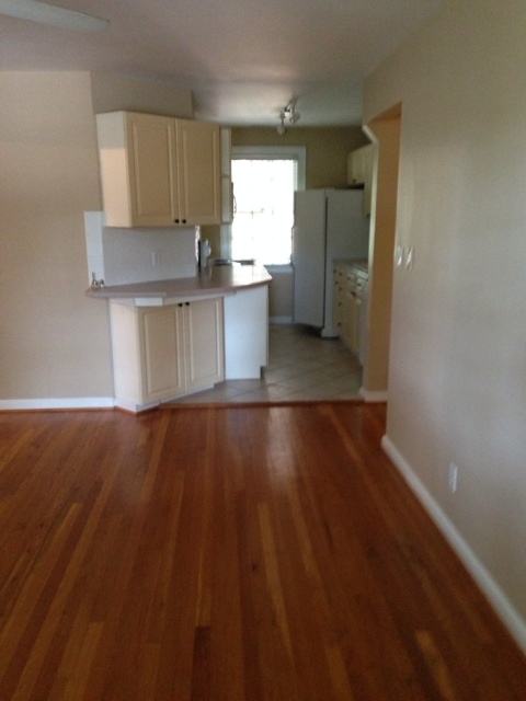 2 beds, 1 bath, $1,600