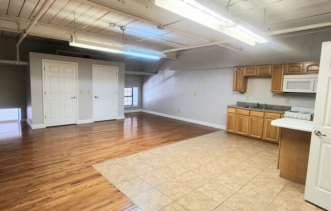 Studio, 1 bath, 750 sqft, $1,150, Unit Studio 5