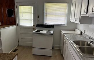 3 beds, 1 bath, $950