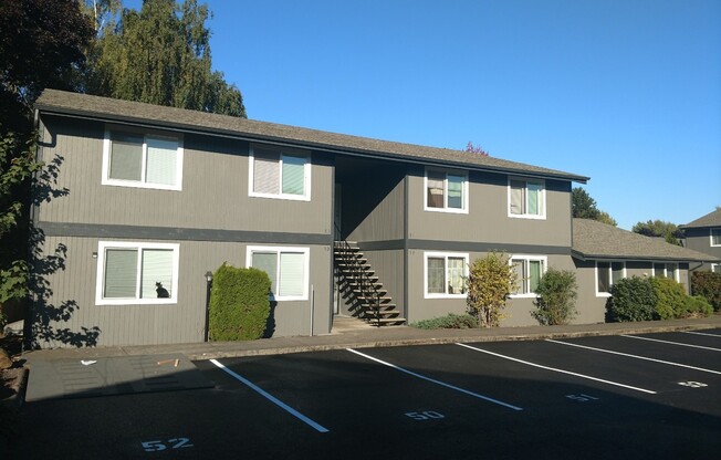 2 beds, 1 bath, 889 sqft, $1,295, Unit 07