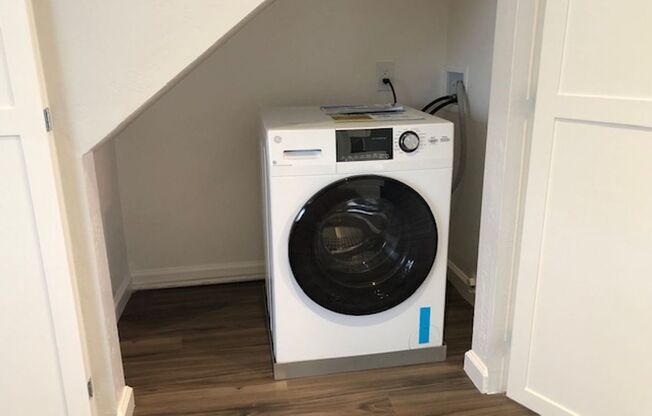 2 beds, 1.5 baths, 1,000 sqft, $3,595, Unit 27