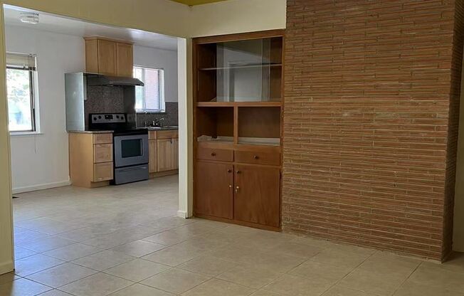 Charming 3 Bedroom, 2 Bathroom Located in Little Pocket, near Land Park and the Sacramento River.