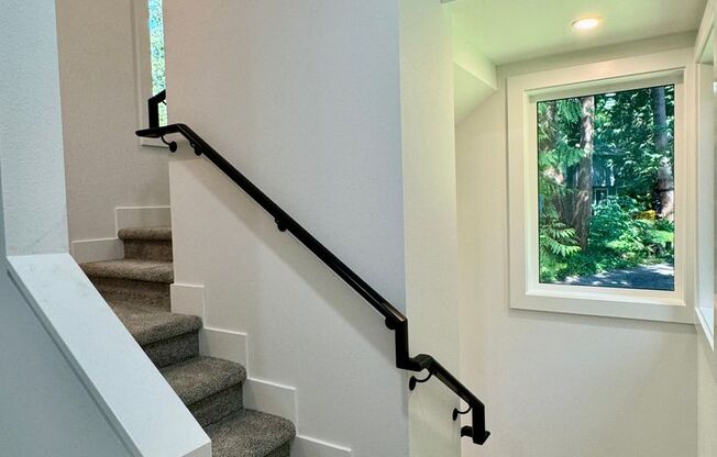 Stunning Contemporary 2 Bedroom Treehouse steps to Manitou Beach waterfront