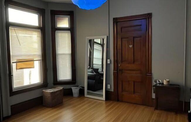 2 beds, 1 bath, $1,500, Unit 15-1