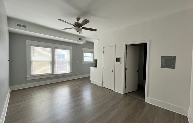 Studio, 1 bath, 425 sqft, $1,995, Unit 14