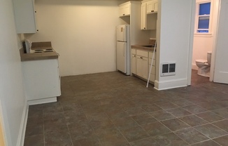 Studio, 1 bath, 425 sqft, $1,225, Unit 104