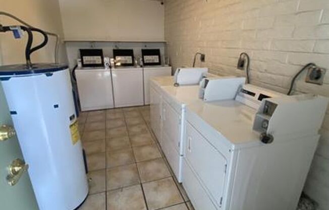 Studio, 1 bath, 332 sqft, $645, Unit 15