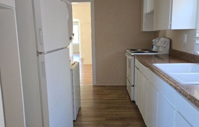 2 beds, 1 bath, $1,200, Unit 513