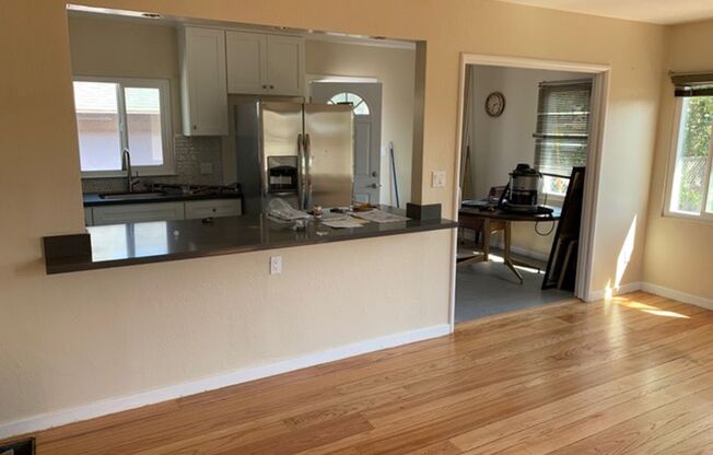 Epic REA-Great 1 BR/1 BA Unit in a S/S Duplex
