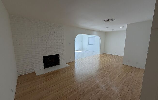 GORGEOUS 4BED/2BTH SINGLE FAMILY HOME IN QUIET AREA OF GRANADA HILLS