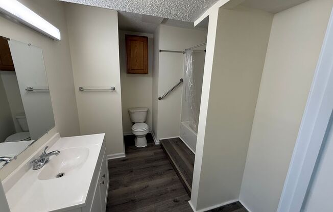 2 beds, 1 bath, 775 sqft, $790, Unit 420-22 Tefft-422 Tefft