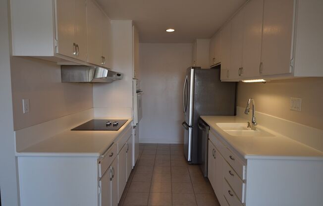 **Beautiful & Spacious 2 Bedroom 2 Bathroom Culver City Condo!!**