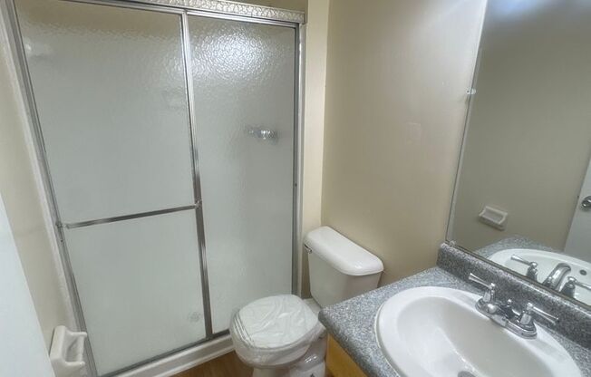 3 beds, 2 baths, 1,300 sqft, $2,150, Unit 3335 #201