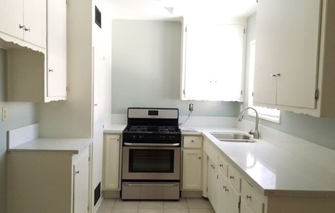 1 bed, 1 bath, 600 sqft, $1,800, Unit A