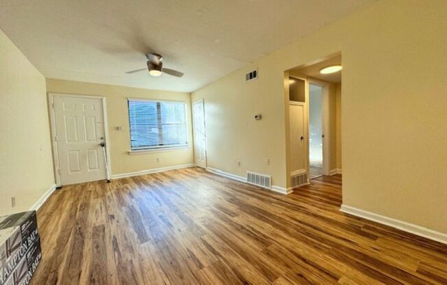 2 beds, 1 bath, 750 sqft, $1,025, Unit 03