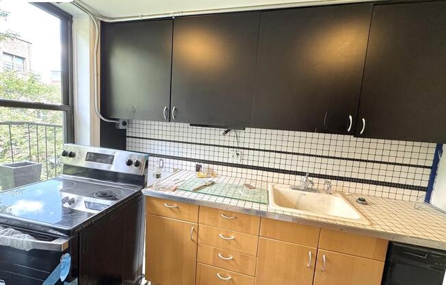 331 W 18 ST