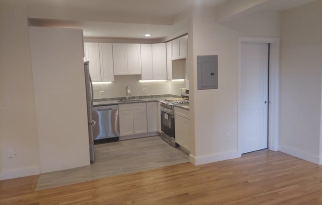 Studio, 1 bath, 650 sqft, $1,900, Unit 2