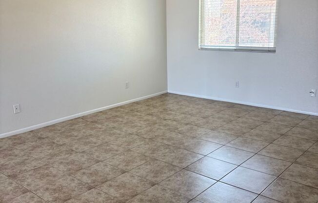 **GREAT 2 BEDROOM/2 BATHROOM/GATED CONDO IN MESA (MAIN ST & DOBSON RD)**