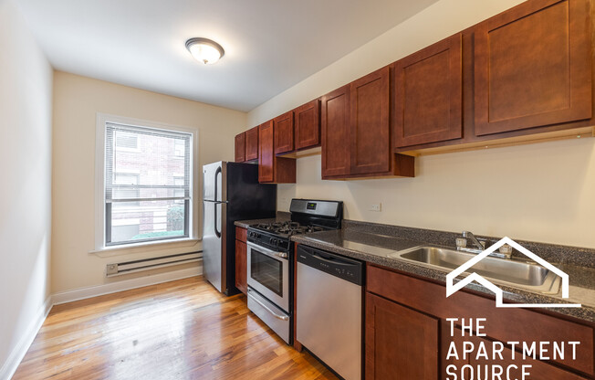 957 W Cornelia Ave 2
